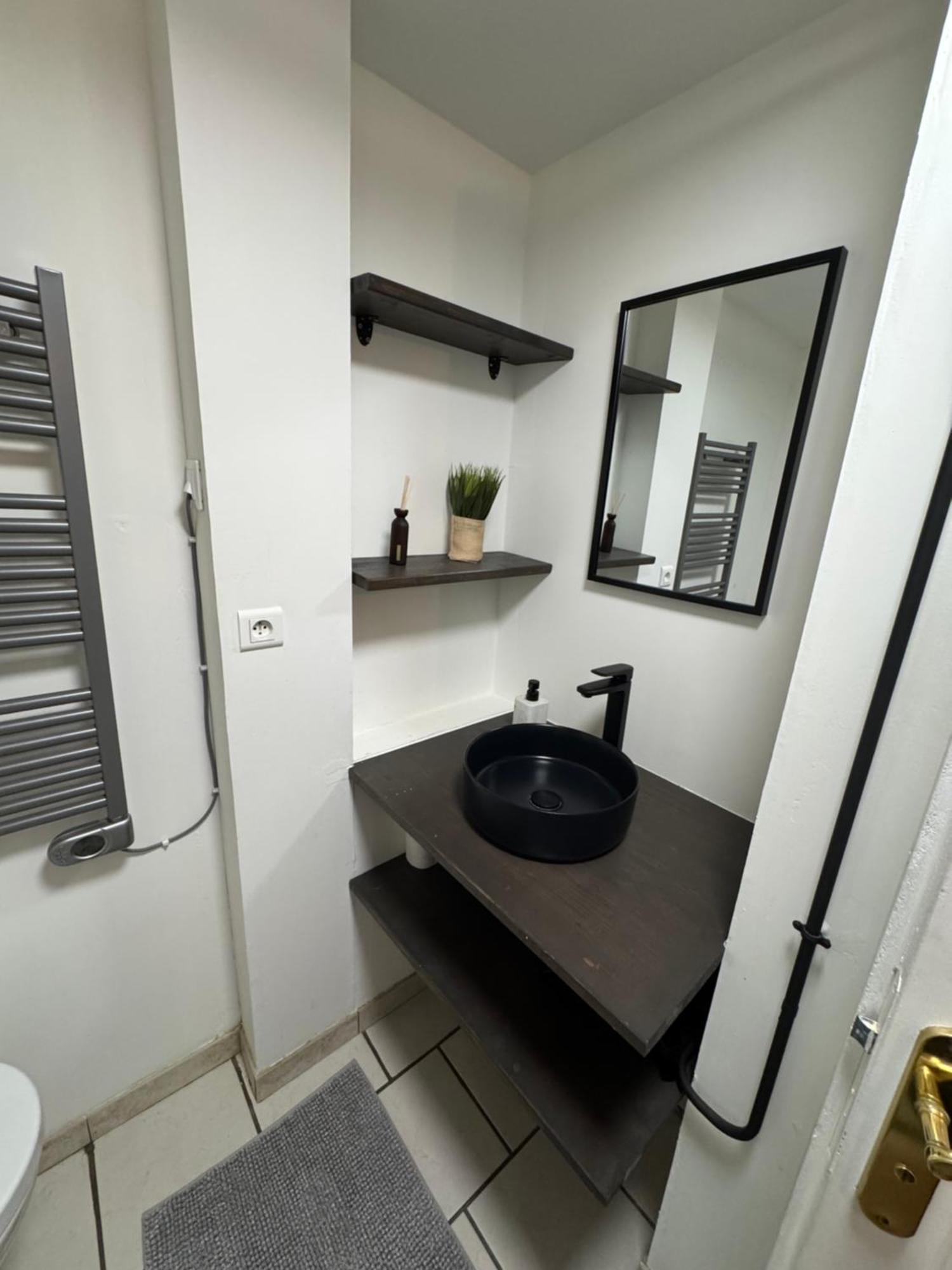 Charmant Appartement Au Coeur De Bourges Exterior foto